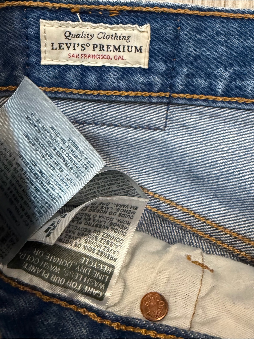Levi’s Premium 501 Distressed Raw Hem Denim Shorts W26 - Picture 4 of 4